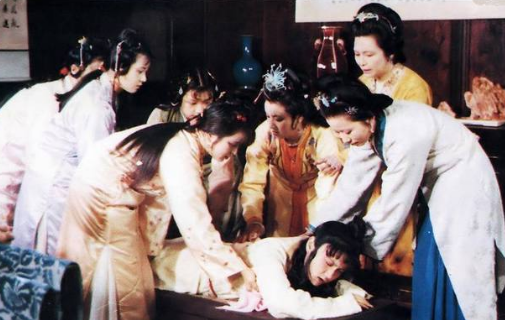 曹雪芹是真的把他的三位妻子都写进了《红楼梦》了吗？